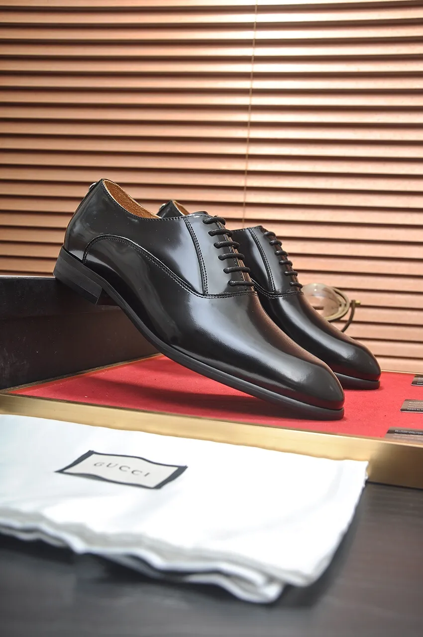 Men's shoes💰500💶Italy's top luxury men's shoe giant (GUCCI) (Gucci) (full cowhide lining) new arrival🍃Original European style🔰 Pleasant to the eye😍In order to make the shoes more durable and non-deformable🌀The production continues to follow traditional methods but there is still no lack of innovation💪Choose original sheepskin for the leather♻️ Smooth and natural And extra bright ⭐Made of imported cowhide, the first choice of rich people 38-45 (45 customized)
